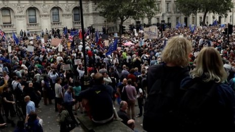 Масови протести в Англия заради политиката на Борис Джонсън 