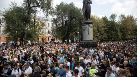 Хиляди хора участваха в протест в Москва