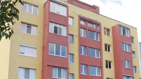 Онкоболен скочи от блок в Бургас 