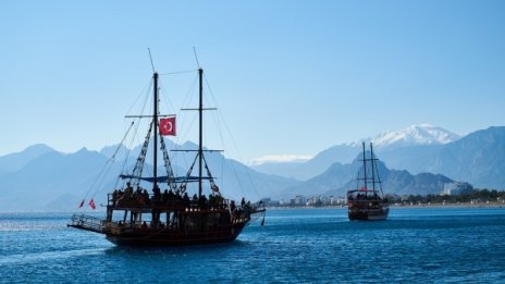 Анталия е посрещнала над 10 млн туристи през миналата година