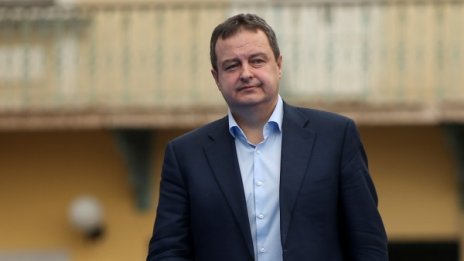 Мълния удари самолета на сръбския външен министър 