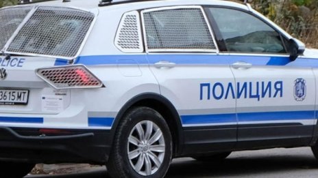 Мъж атакува с нож служители на енергото, дошли да му спрат тока