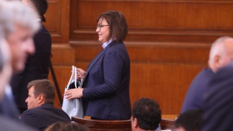 Нинова пита: Контролирана ли е България еднолично от Борисов?