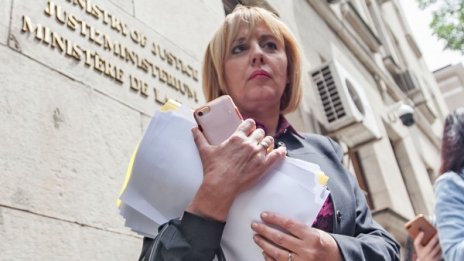 Манолова убедена: Битката за София ще е с компромати
