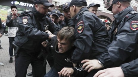 Изборите в Русия - белязани от вълна от протести
