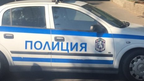 Пиян мъж заспа на пейка... Друг го ограби, взе му телефона
