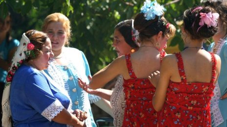 Пазарът на булки сред ромите калайджии &ndash; вече в социалните медии