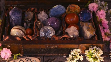 6 камъка срещу отрицателна енергия