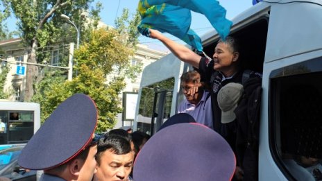 Протести в Казахстан, десетки се озоваха в ареста