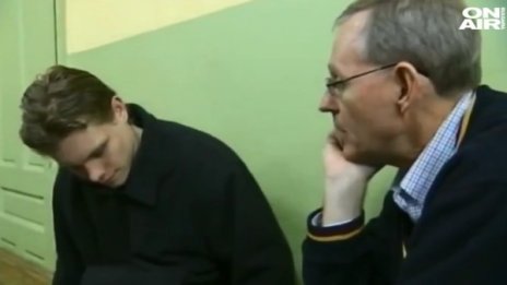 Бащата на Полфрийман изненадан, но щастлив, чака сина си
