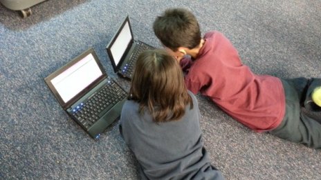 Интернетът и децата: Нож с две остриета, всяко четвърто е жертва на онлайн тормоз