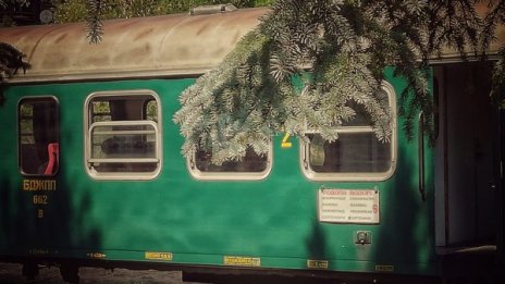 Убиха ли я? Теснолинейката остана само с едно влакче 