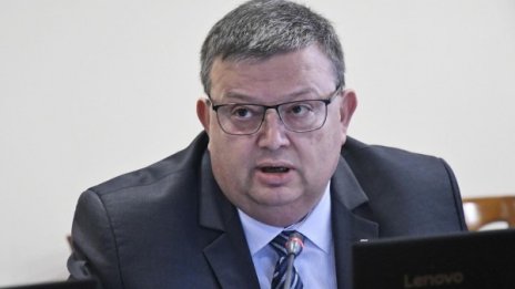 Цацаров иска ВКС да спре освобождаването на Полфрийман 