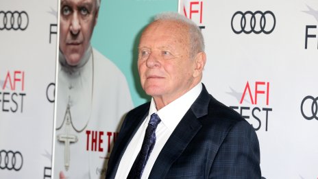 Антъни Хопкинс не е близвал алкохол от половин век и се чувства благодарен