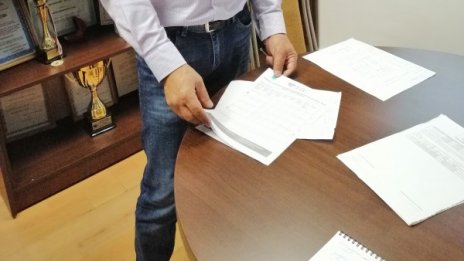 Абсурд: Шофьор на рейс отнесе 3 акта заради винетка, която е купил