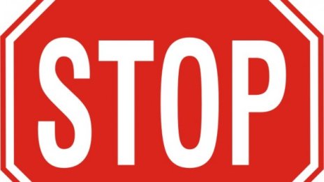 30-годишна от Кърджали открадна пътен знак "STOP"