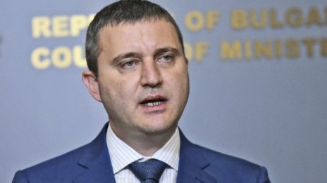 Близо 200 000 българи със заплата от 9000 лева