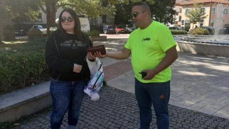 Благородно: Сирак от Смолян за втори път намери и върна чанта с пари