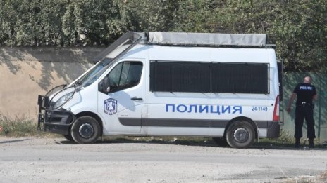 Разбиха група за телефонни измами във Ветово