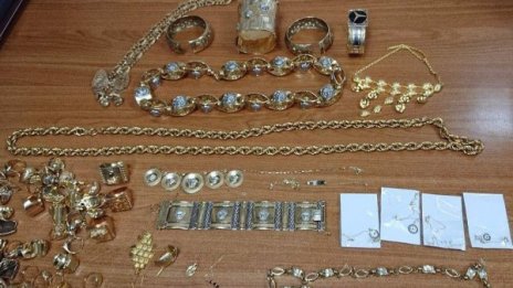 Българи тръгнали на сватба в Германия с... 1,5 кг злато и 90 бутилки ракия! 