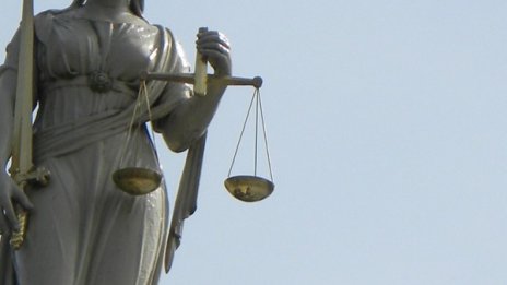 Двама с обвинение за трафик на хора към Франция и Швеция