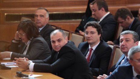 БСП:  Борисов удари дъното, ГЕРБ: Къде бяхте, петък е ден на опозицията!