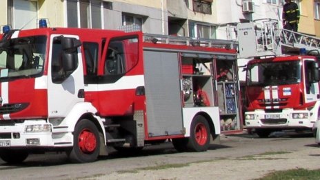 Заради пожар: Евакуират хора от блок в Бургас