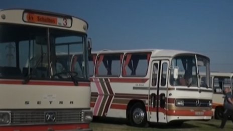 От старите ленти: Ретро автобуси на събор