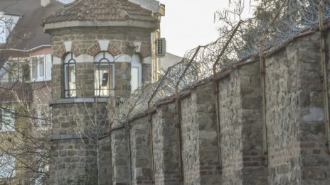 Член на бургаската група за рекет я ръководел от затвора 