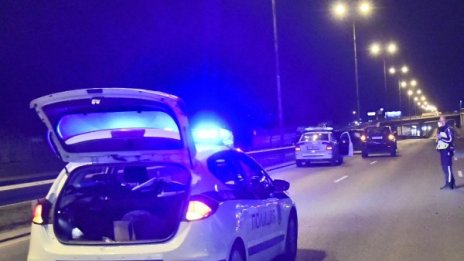 Кримка опита да финтира полицаи, друг счупи патрулка