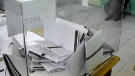 Седмица преди вота Фандъкова води пред Манолова 