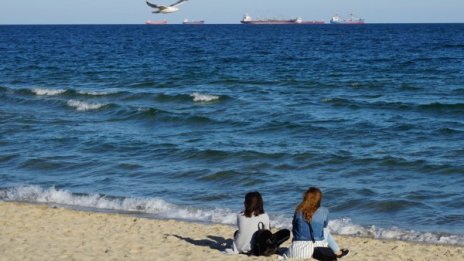 Времето остава топло за сезона, градусите утре до 27 