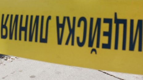 Вандали счупиха стъкла на кметства, нарязаха гуми на автобуси