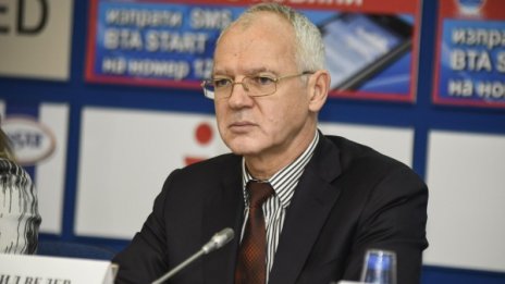 Васил Велев: Няма работници за индустрията, да идват чиновници! 