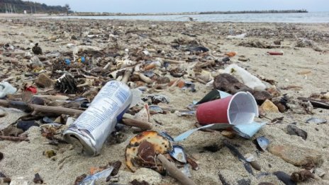Пластмасови острови затлачват Черно море, превръща се в бунище