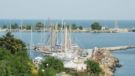 ОАЕ обмисля да купи летище, пристанище и земи в България