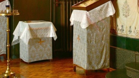 За една нощ: Извършени са кражби в три църкви в Русенско