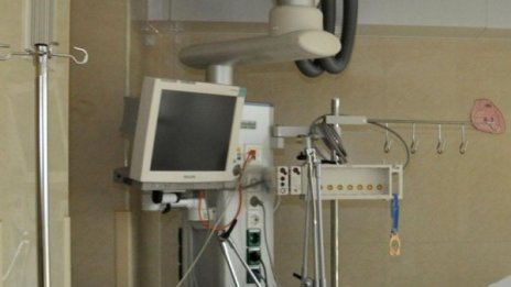 Забележка за цигара прати продавачка в болница 