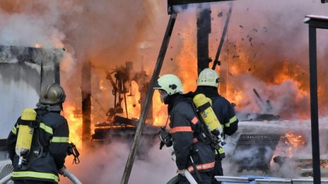 Незагасена цигара запалила общежитието за социално слаби 