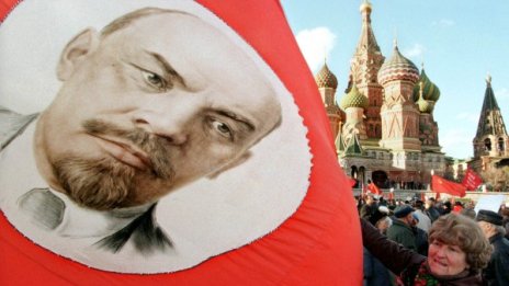 Русия се захвана да развенчава мита за Ленин - и по телевизията, и в кината