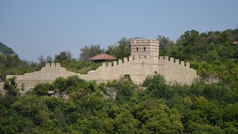 Откриха синагога на крепостта "Трапезица"