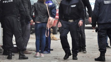 Акция в Бургас, задържаха осем души за кражби и дрога