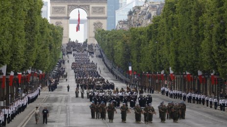 Франция връща доброволната казарма заради руска заплаха