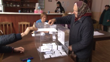 Днес се провеждат и три балотажа за кметски избори