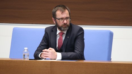 Йордан Вълчев пред протестиращите: Ако всички искат, ще си подам оставката