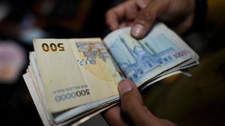 Иранският риал отслабна до рекордно ниско ниво от 1,8 милиона за долар 