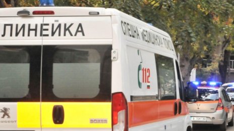 Взрив на газова бутилка рани мъж, готвел на терасата си