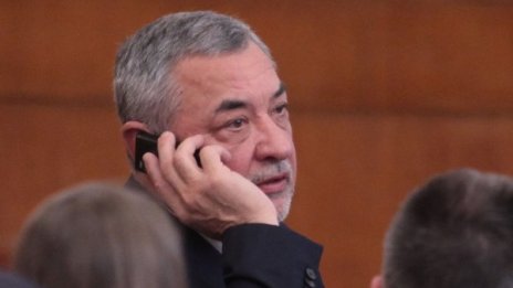 Симеонов реши: Протестите срещу мен са намеса в работата на НС