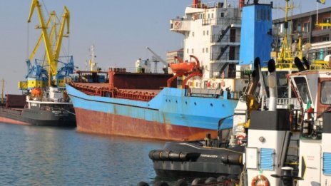 Ураганен вятър затвори пристанищата във Варна и Бургас