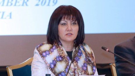 Караянчева даде рамо на Симеонов: Има право да бъде избран!